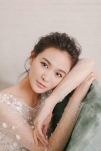 ​还记得《太子妃升职记》中的绿篱吗？早期拍写真的海玲，美到爆