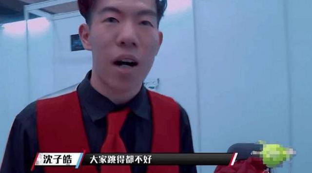 你要是知道那个狂怼黄子韬的沈子皓师出何人,你就不会奇怪了