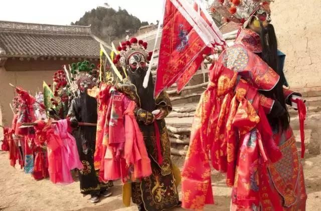 夜店小公主们热衷的假面舞会背后竟有这样的秘密