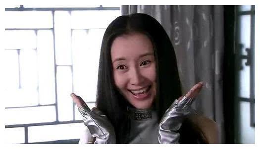 还记得《宝莲灯》的狐狸精小玉吗?当年身材娇小,如今胖成这样