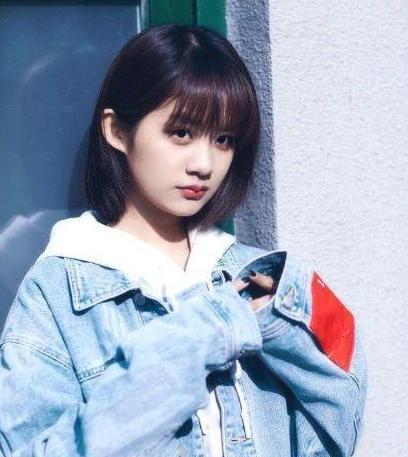 杨幂的眼光真的很毒,签下的95后小花清纯过人