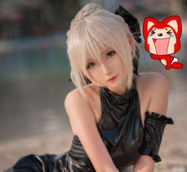 腐团儿不甘当“花瓶”,再度COS英雄联盟风女,这长腿超越本尊