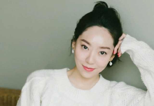 《新喜剧之王》女主角长得太丑？看看她生活照吧，简直美到犯规！