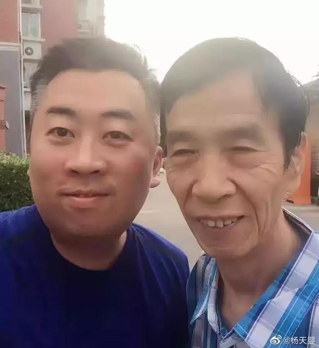 “贾队长”颜冠英近照曝光,消瘦苍老不敢认,悉心照顾病妻多年