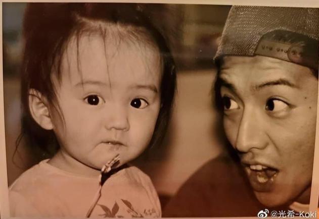 木村拓哉结婚20年首发与妻子合照,终于公开秀恩爱了!