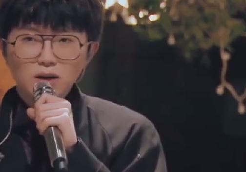 毛不易自曝很久没谈恋爱了,坦言“没有人喜欢我”,当代青年恋爱