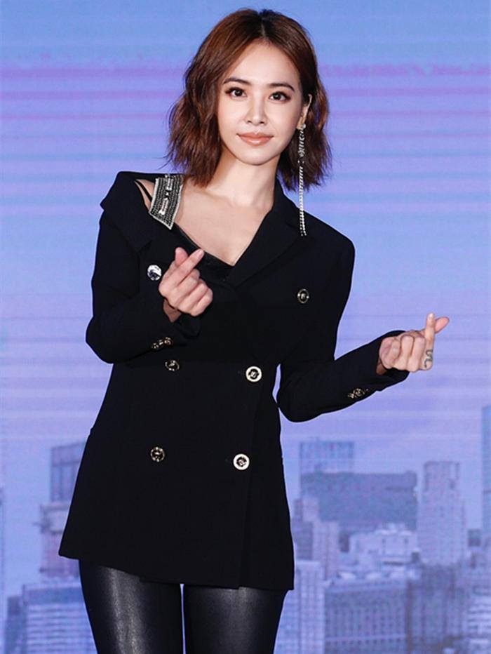 156cm蔡依林和168cm张钧甯同穿西装，才知道比例身高哪个更重要！