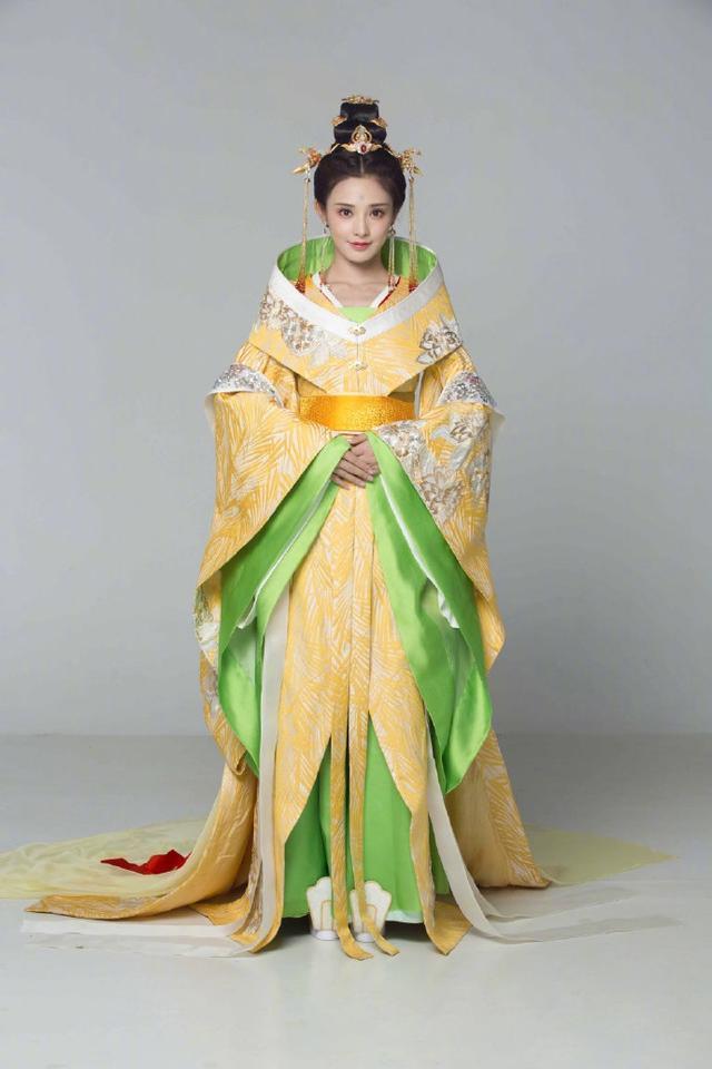 组图：《东宫》未曝光定妆照放出“小枫”彭小苒华美宫装温婉可人