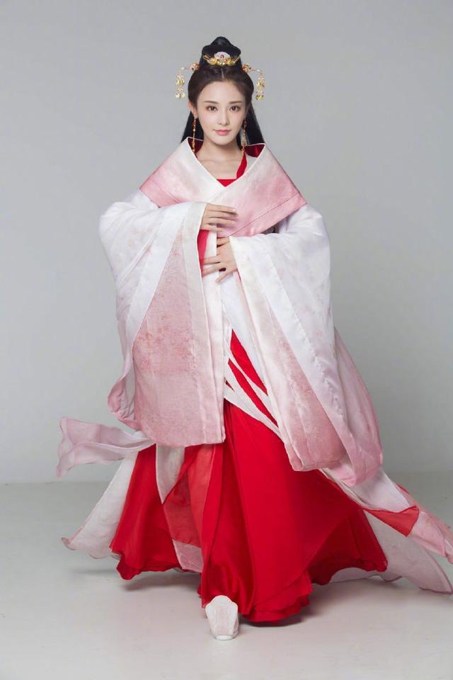 组图：《东宫》未曝光定妆照放出“小枫”彭小苒华美宫装温婉可人