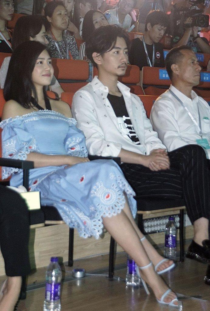 陈晓到底爱不爱陈妍希?看完这6张照片你就会明白!