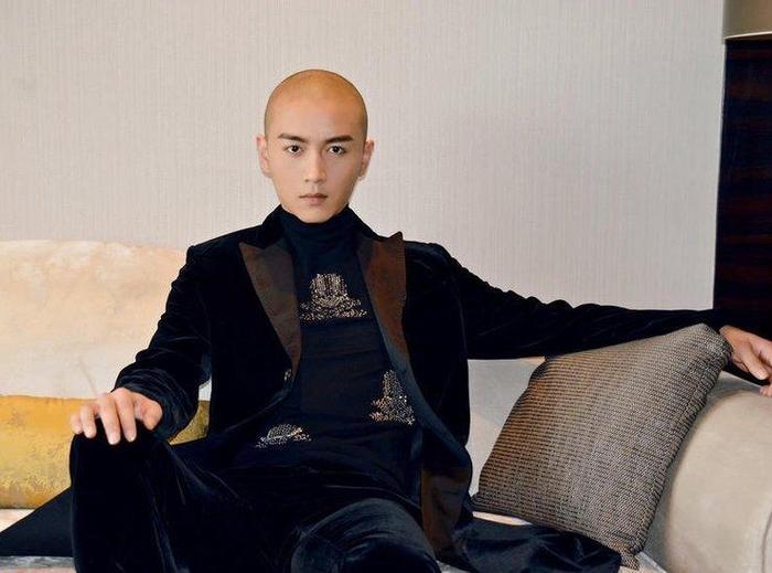 陈晓到底爱不爱陈妍希?看完这6张照片你就会明白!
