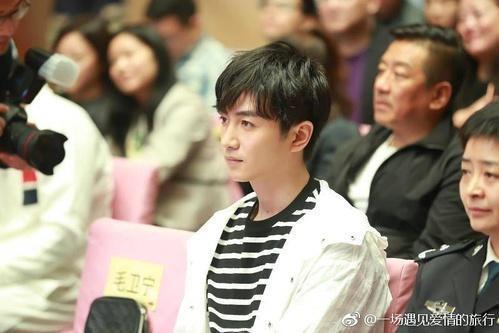 陈晓到底爱不爱陈妍希?看完这6张照片你就会明白!