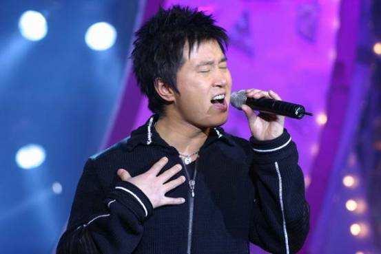 49岁满文军近照,前两任老婆都貌美如花,如今单身生活落魄