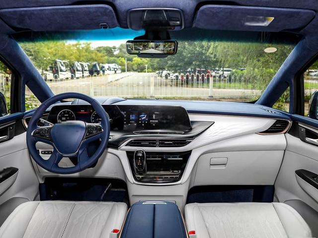 别克GL8 2.0T 自动版空间怎么样 别克GL8购车手册-