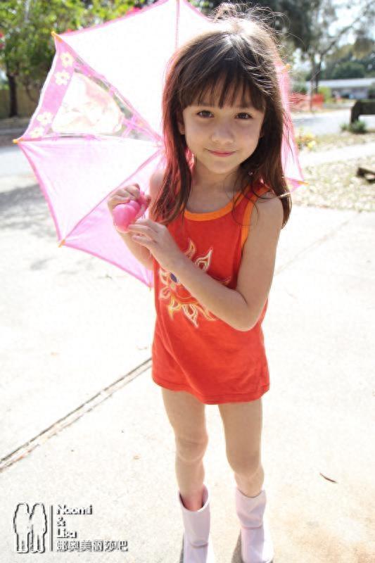 最美混血双生花:娜奥美and丽莎,走红照片依旧经典