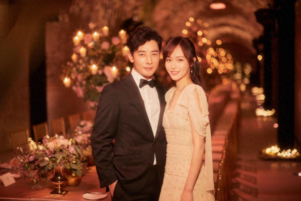 这就是爱情最美的样子:罗晋唐嫣的婚纱照美如童话