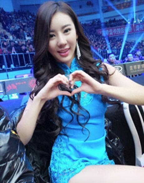 中国排名第一的搏击宝贝倾国倾城，猜猜她更欣赏一龙还是邱建良？