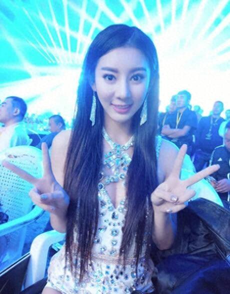 中国排名第一的搏击宝贝倾国倾城，猜猜她更欣赏一龙还是邱建良？