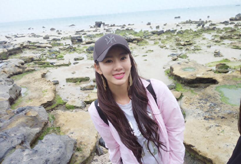 中国排名第一的搏击宝贝倾国倾城，猜猜她更欣赏一龙还是邱建良？