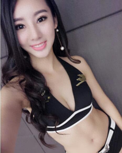 中国排名第一的搏击宝贝倾国倾城，猜猜她更欣赏一龙还是邱建良？