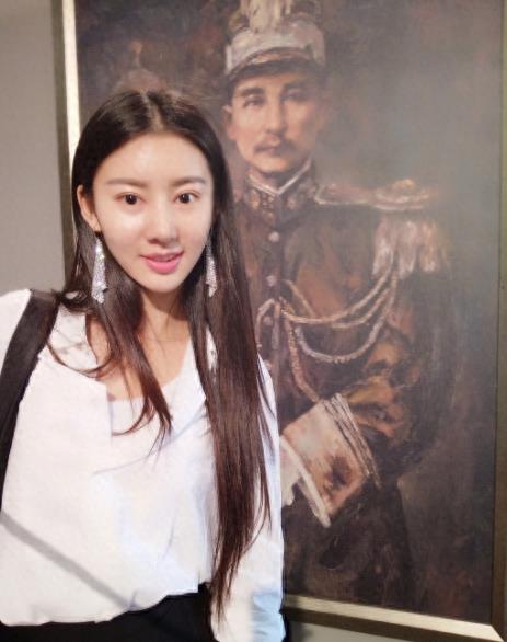 中国排名第一的搏击宝贝倾国倾城，猜猜她更欣赏一龙还是邱建良？