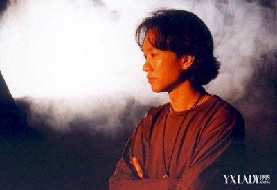 ​《中国好歌曲》模仿黄家驹唱哭评委 黄贯中开唱致敬黄家驹