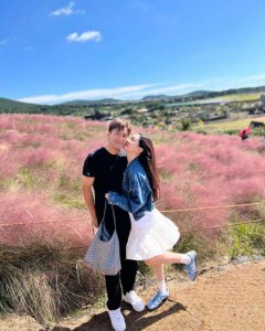 ​50岁马国明好幸福，带36岁汤洛雯济州岛旅游，老夫少妻太浪漫了