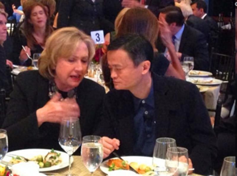 直击马云的饭局，一般人见不到，晚宴上敢玩扑克也只有马云了