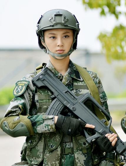 《我是特种兵之火凤凰》女主现状，谁是军装女神？万茜还是侯梦莎