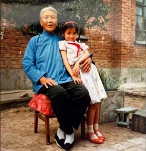 ​女星高圆圆自曝童年照，网友赞：真是从小美到大