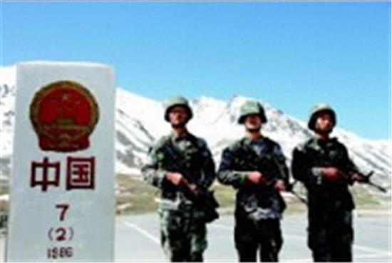 镜头下：冰天雪地中站岗的中国军人
