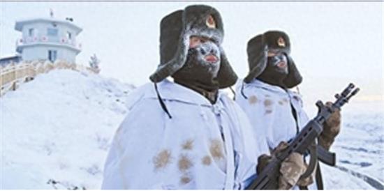 镜头下：冰天雪地中站岗的中国军人