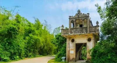 ​广东一村庄，因素有“鬼村”之称被熟知，天黑之前必须离开
