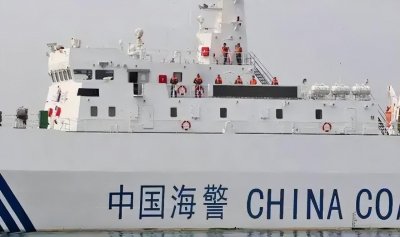 ​中国056护卫舰在南海海峡惨遭撞击