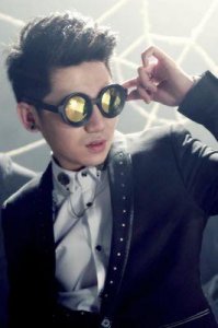 ​王绎龙：华语电音舞曲第一人及其音乐成就解析
