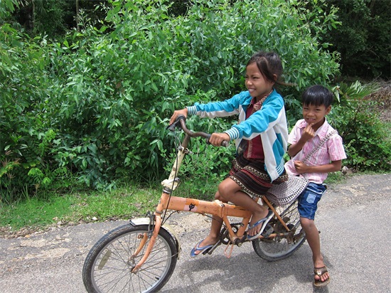 一组柬埔寨儿童生存状态的照片，你还不珍惜现在的生活吗？