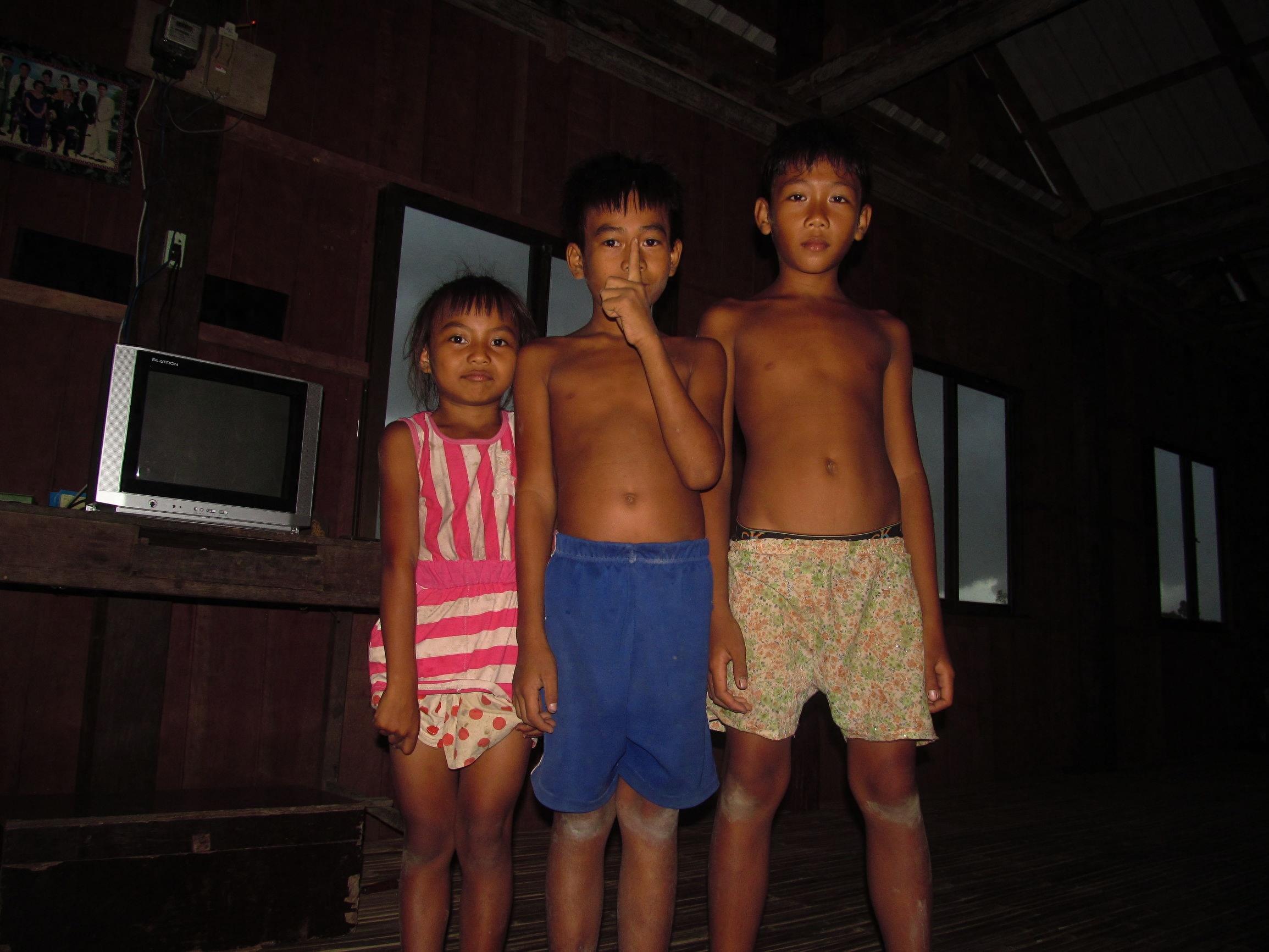 一组柬埔寨儿童生存状态的照片，你还不珍惜现在的生活吗？