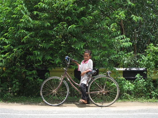 一组柬埔寨儿童生存状态的照片，你还不珍惜现在的生活吗？