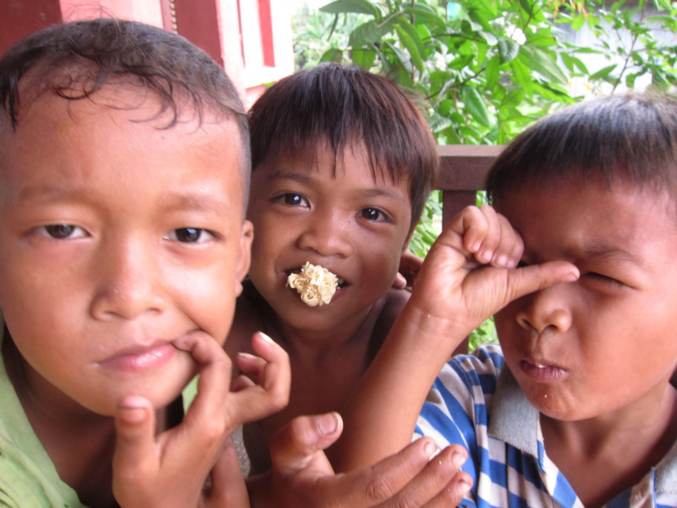 一组柬埔寨儿童生存状态的照片，你还不珍惜现在的生活吗？