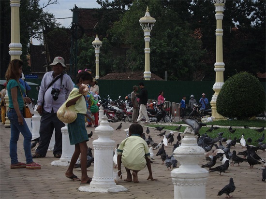 一组柬埔寨儿童生存状态的照片，你还不珍惜现在的生活吗？