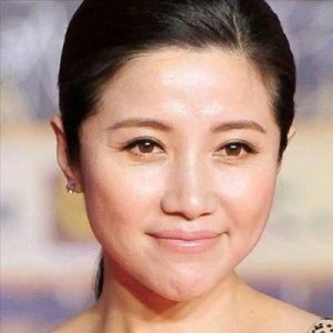 ​《西北岁月》首播收视破2，颜丙燕精彩演绎背后的坎坷人生和单身哲学