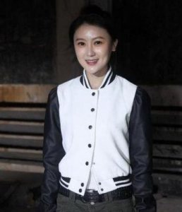 ​甘薇坦言不后悔嫁贾跃亭：爱情与困境的真实故事
