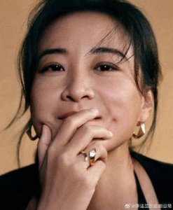​贾玲辞去大碗娱乐公司职务，张小斐等经纪合同到期未续签