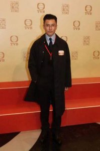​首度挑战！陈山聪新剧首演ICAC直呼挑战大，多次NG称快疯了