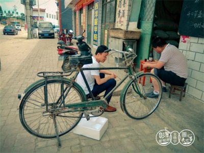​这种老式永久28自行车你还记得吗 当年能拥有这么一辆车不容易