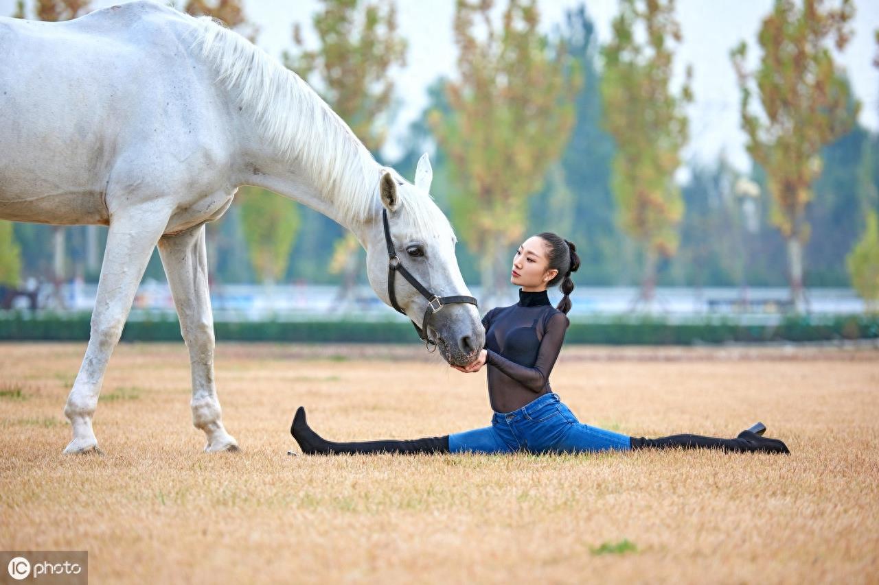 柔术美女——刘藤美照，高难度动作，仿若无骨美人