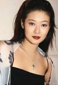 ​李华月：香港电影的璀璨星辰与艺术传奇