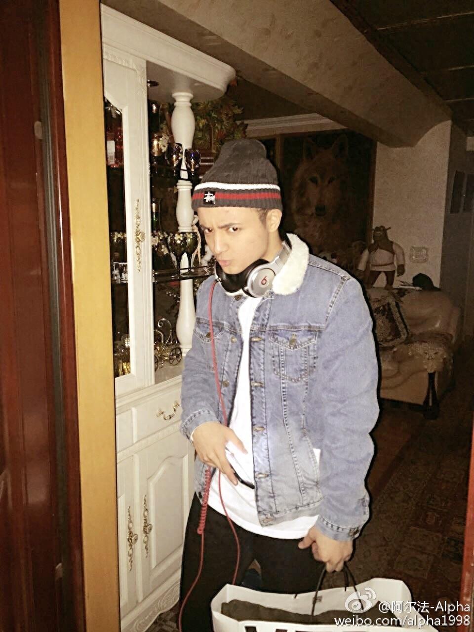 十年过去了，曾经从《星光大道》走红的童星阿尔法如今长这样