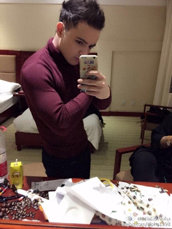 十年过去了，曾经从《星光大道》走红的童星阿尔法如今长这样