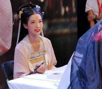 ​“十里带小布丁一笑”，这款宝藏汉服火了，十里安利：5月选它！